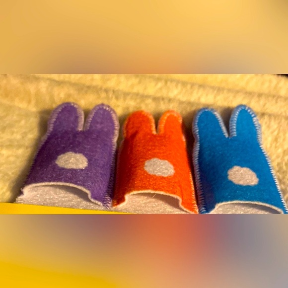 EUC Hoppy Bunnies Book,based movie HOP, Universal Pictures,interactive, Like new - Picture 4 of 7